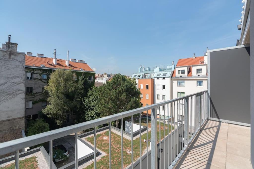 Neu Und Hell In Zentraler Ruhelage Mit Parkplatz Leilighet Wien Eksteriør bilde